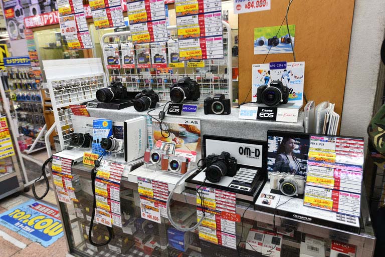 新品カメラコーナー